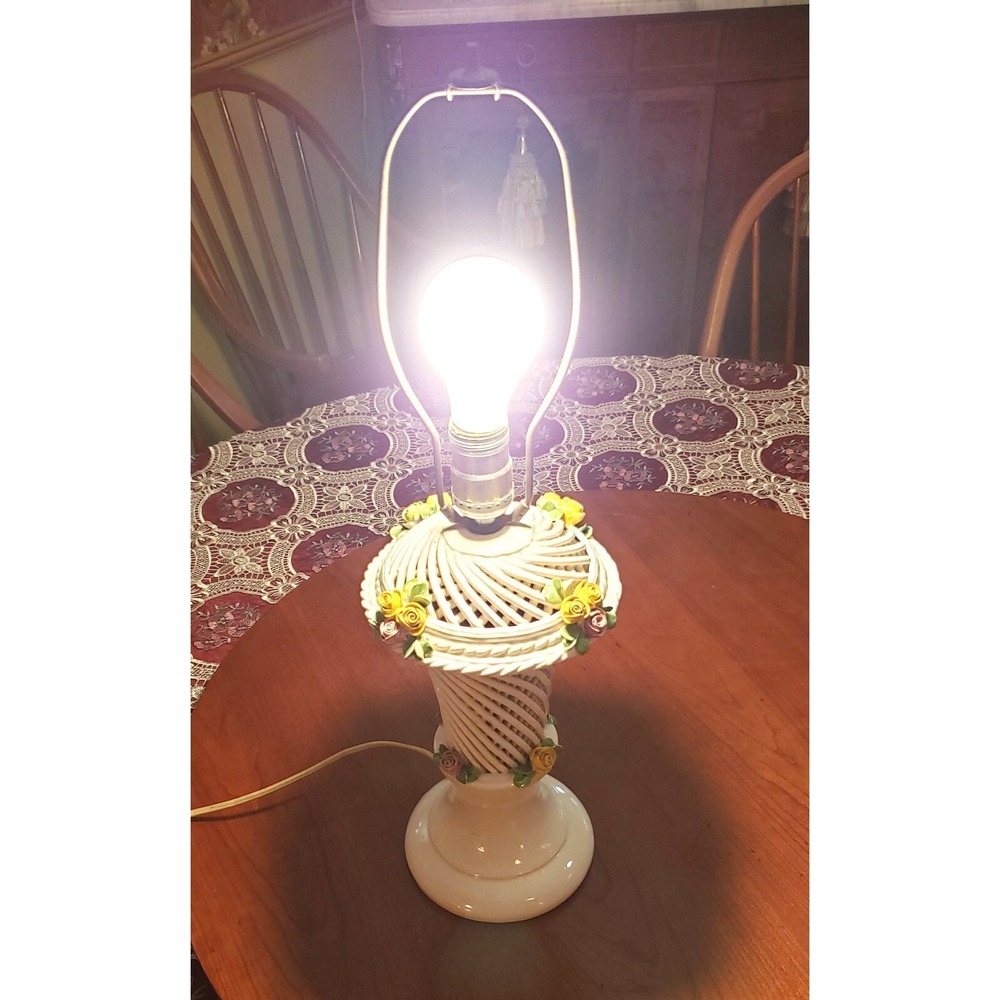 Vintage Capodimonte Table Lamp Red &‎ Yellow Porcelain Heritage Roses Weave Trim